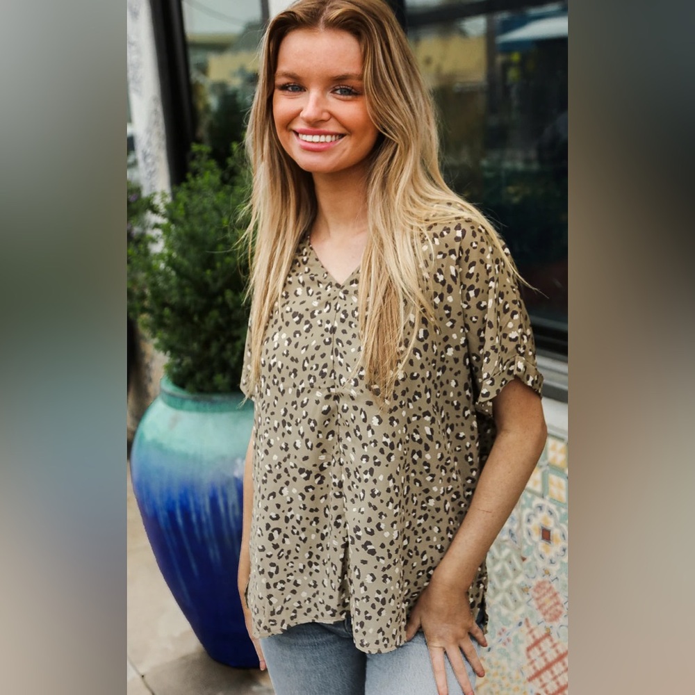 NWT Mittoshop Leopard Print V-Neck Blouse - Picture 3 of 3